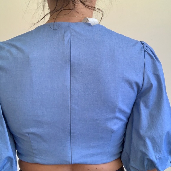 Never worn crop top - Picture 2 of 4